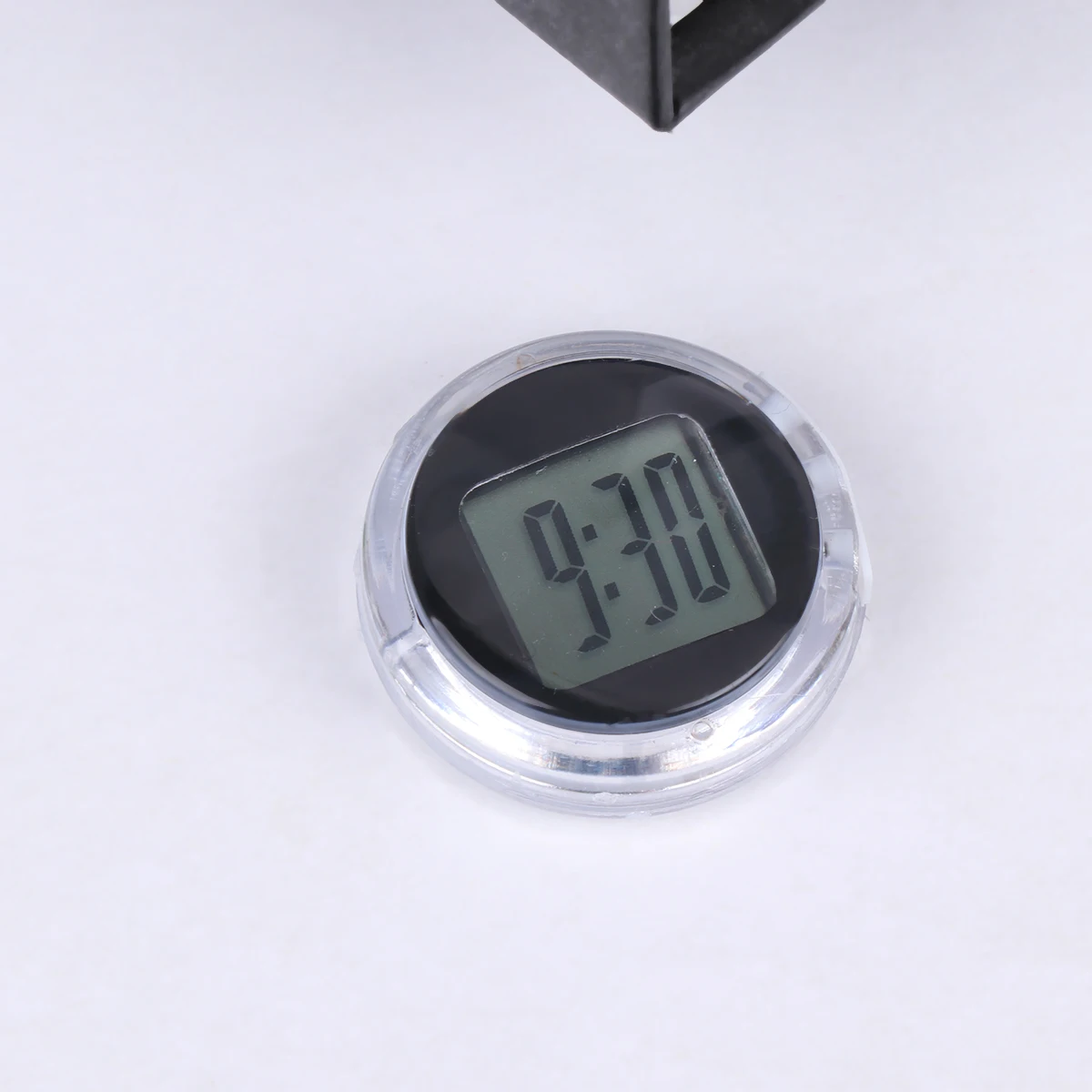 Wodoodporny Samoprzylepny Mini Zegar Samochodowy Czarny Mały Zegar Cyfrowy na Deskę Rozdzielczą o Rozmiarze Monety Uniwersalny do Motocykla Skutera Roweru Auta