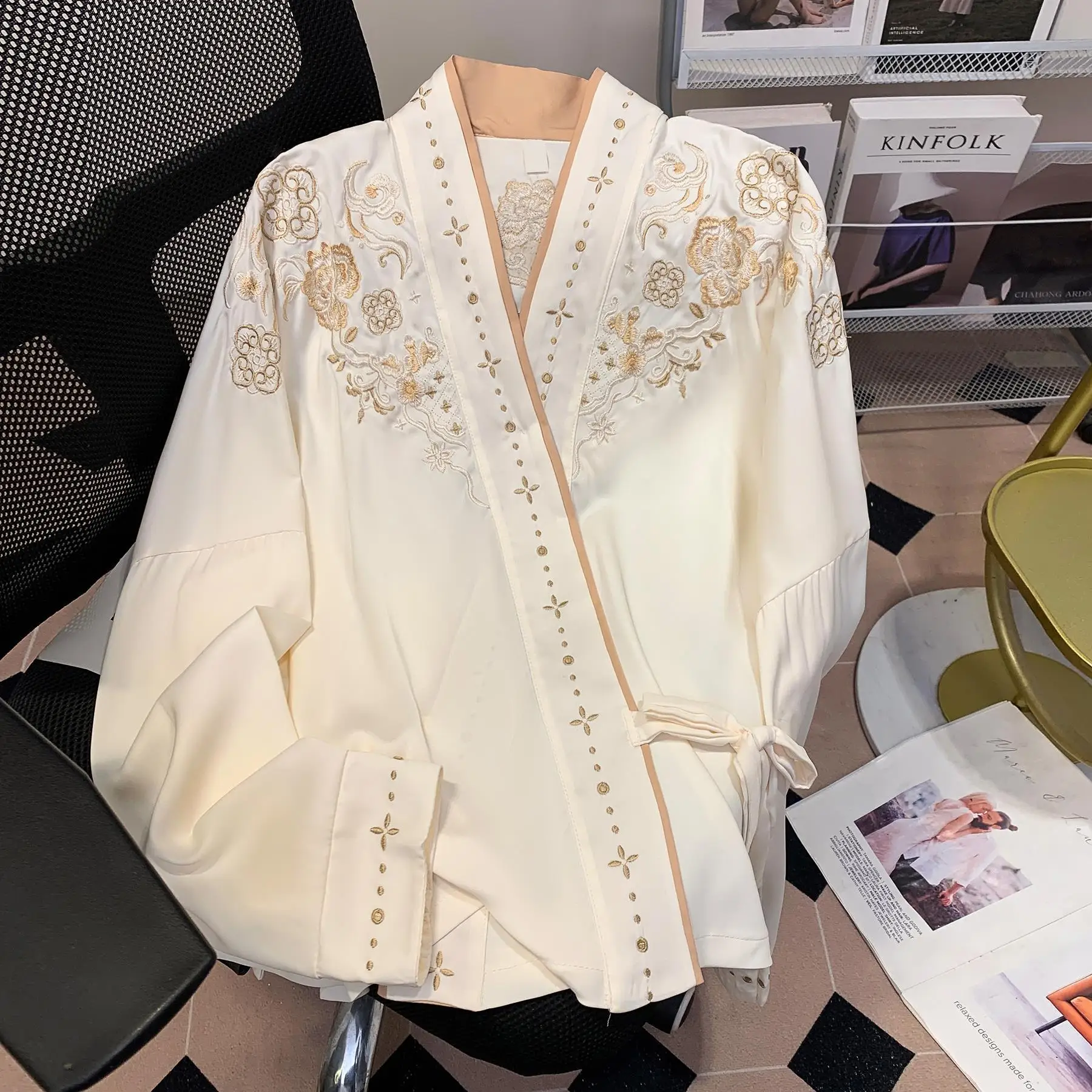 New Chinese style with sleeves shirt national style v-neck embroidered shirt horse face skirt heavy European and American