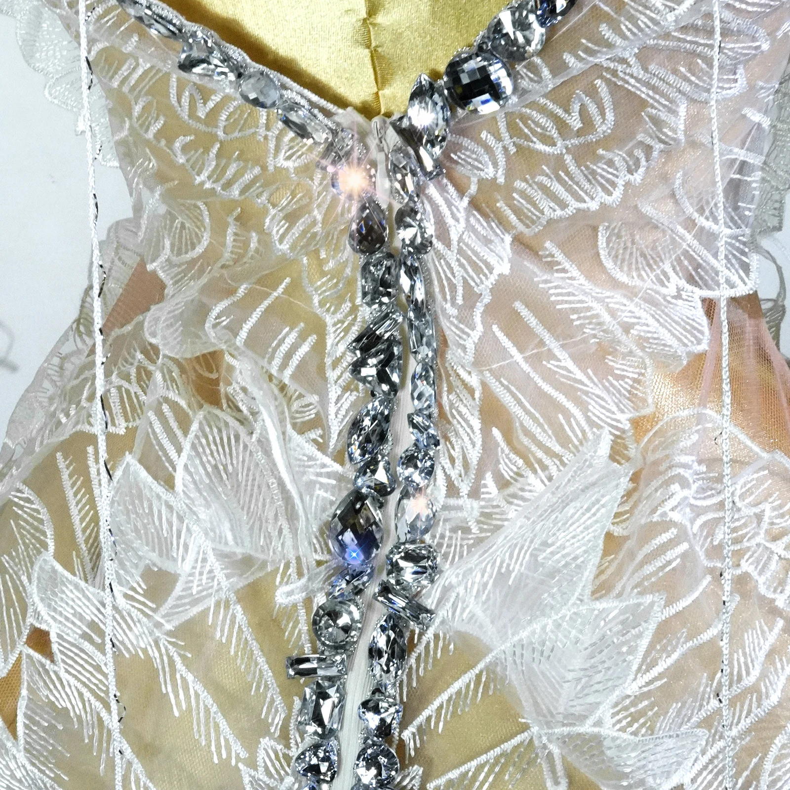 แฟชั่น Rhinestones ชุดผู้หญิงสีขาวเซ็กซี่ตาข่ายโปร่งใสมินิชุดวันเกิดไนท์คลับฉลองเครื่องแต่งกายประสิทธิภาพ