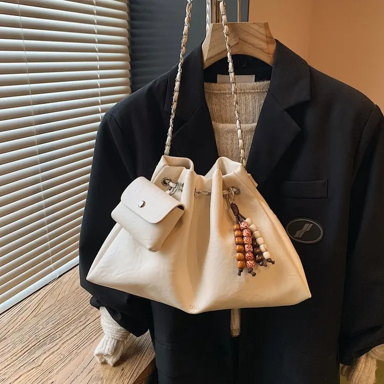 

2026 Fashion French Niche Cloud Crossbody Bag, High-end Chain Design, Retro Versatile Commute Handbag