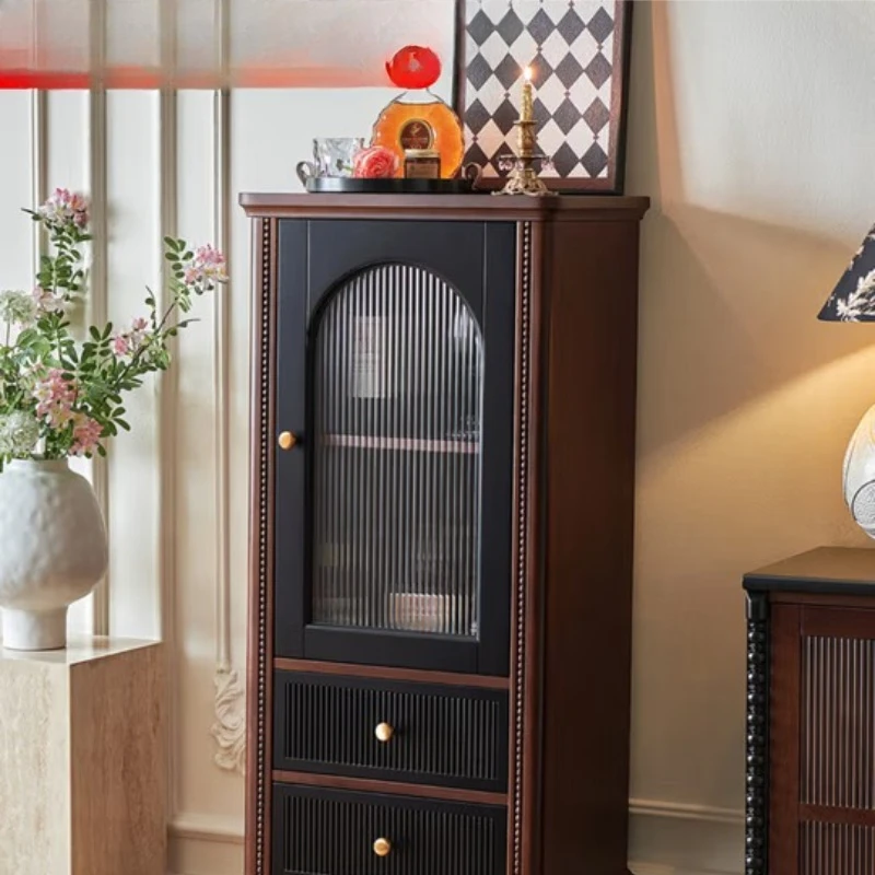 

Французский ретро-шкаф из массива дерева, низкий угловой шкафчик