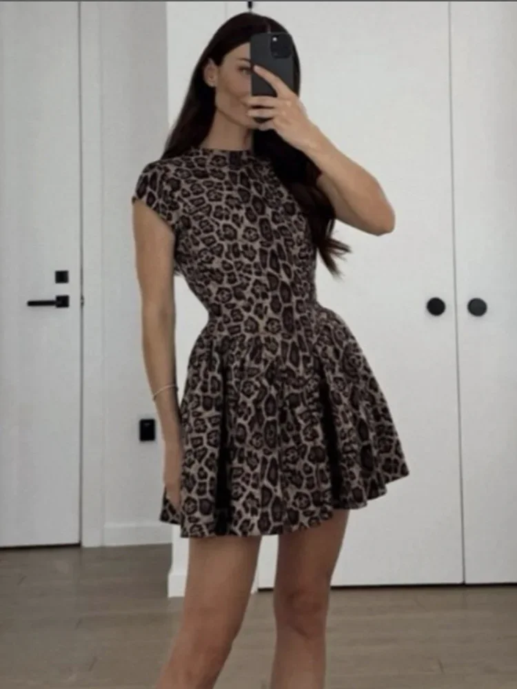 

TARUXY Leopard Print Pleated Dress For Women Slim Sexy Backless Mini Dress 2025 Spring New Elegant High Street O Neck Lady Dress