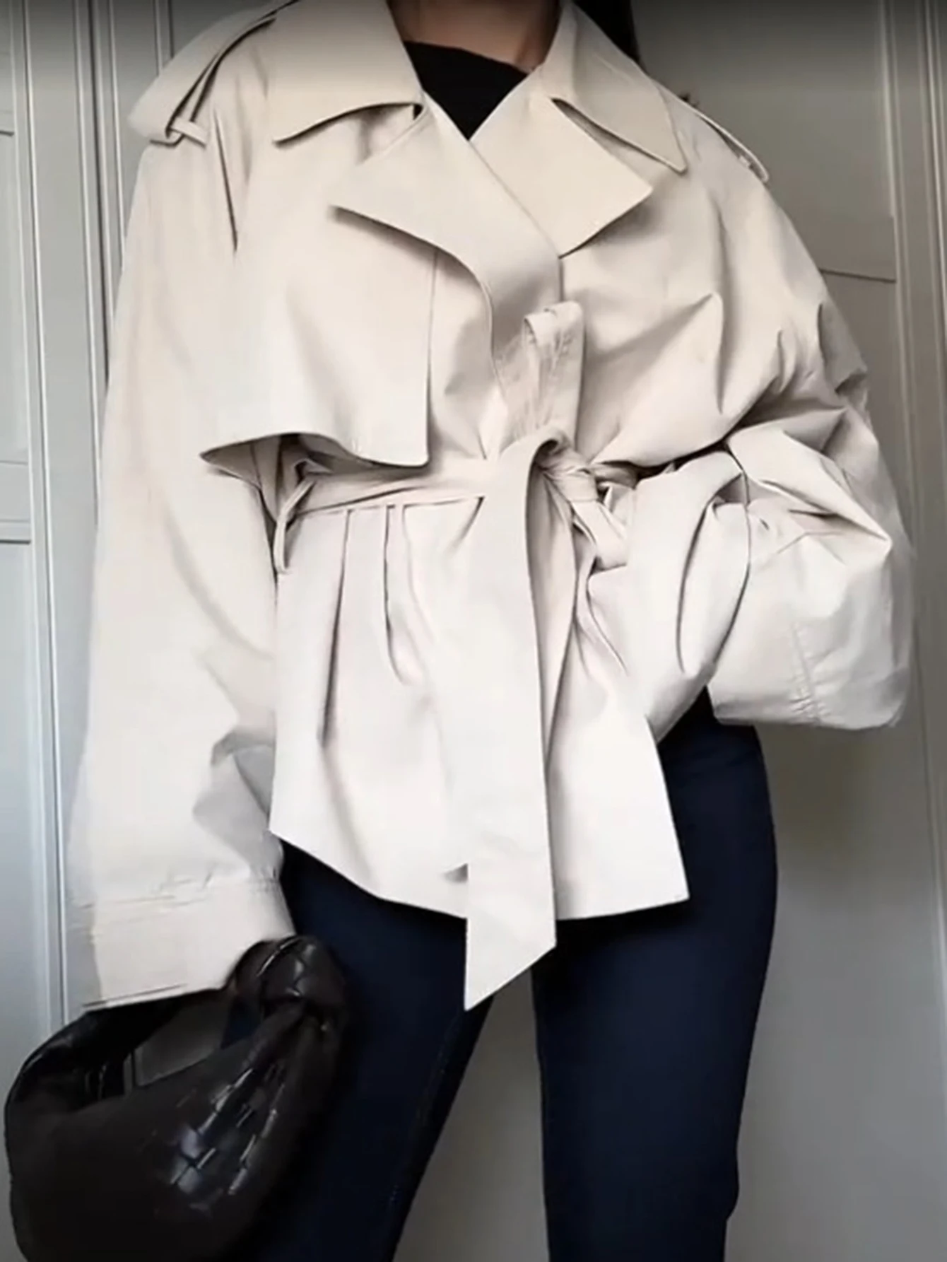 معطف نسائي طويل للخريف والشتاء كاجوال أساسي عادي وطية صدر السترة وأربطة وأكمام ملابس خارجية عصرية يومية