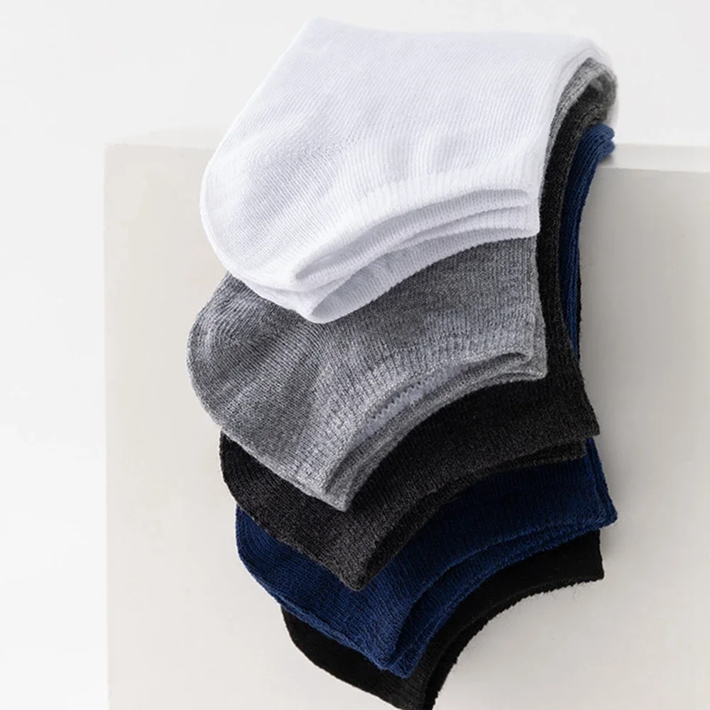 Calcetines deportivos de algodón para hombre y niña, medias de cintura de ramo de color puro, medias bajas y brillantes, color negro medio, venta al por mayor