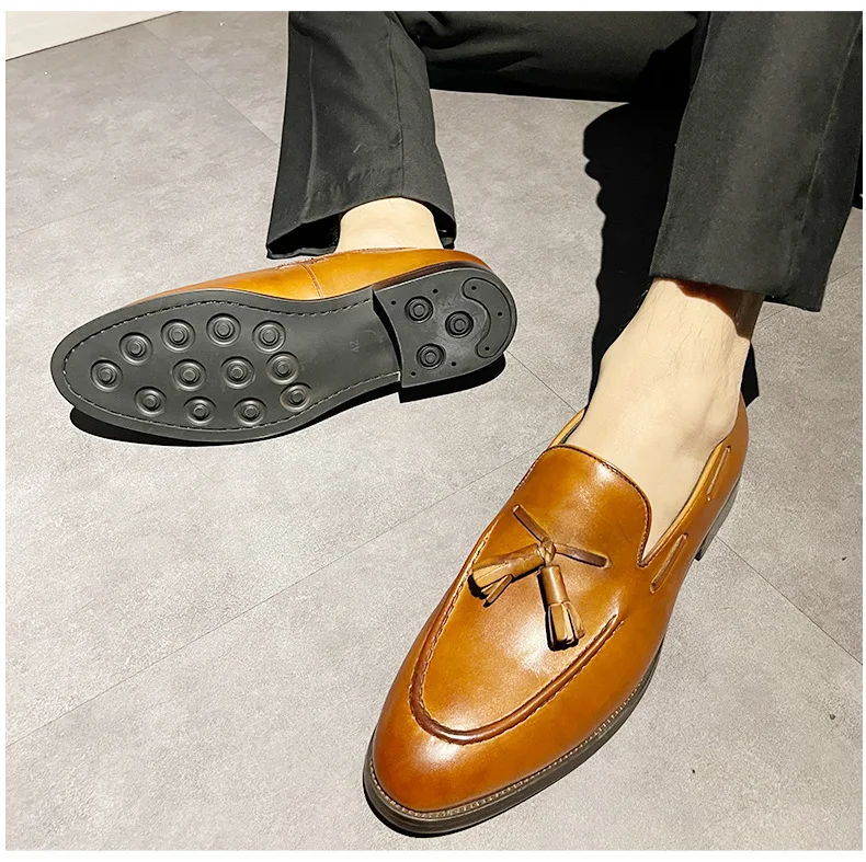 

Fashionable Retro Handmade Men's Leather Shoes, British High-End Genuine Leather Men's Shoes, Tassels, One Foot Casual Loafers