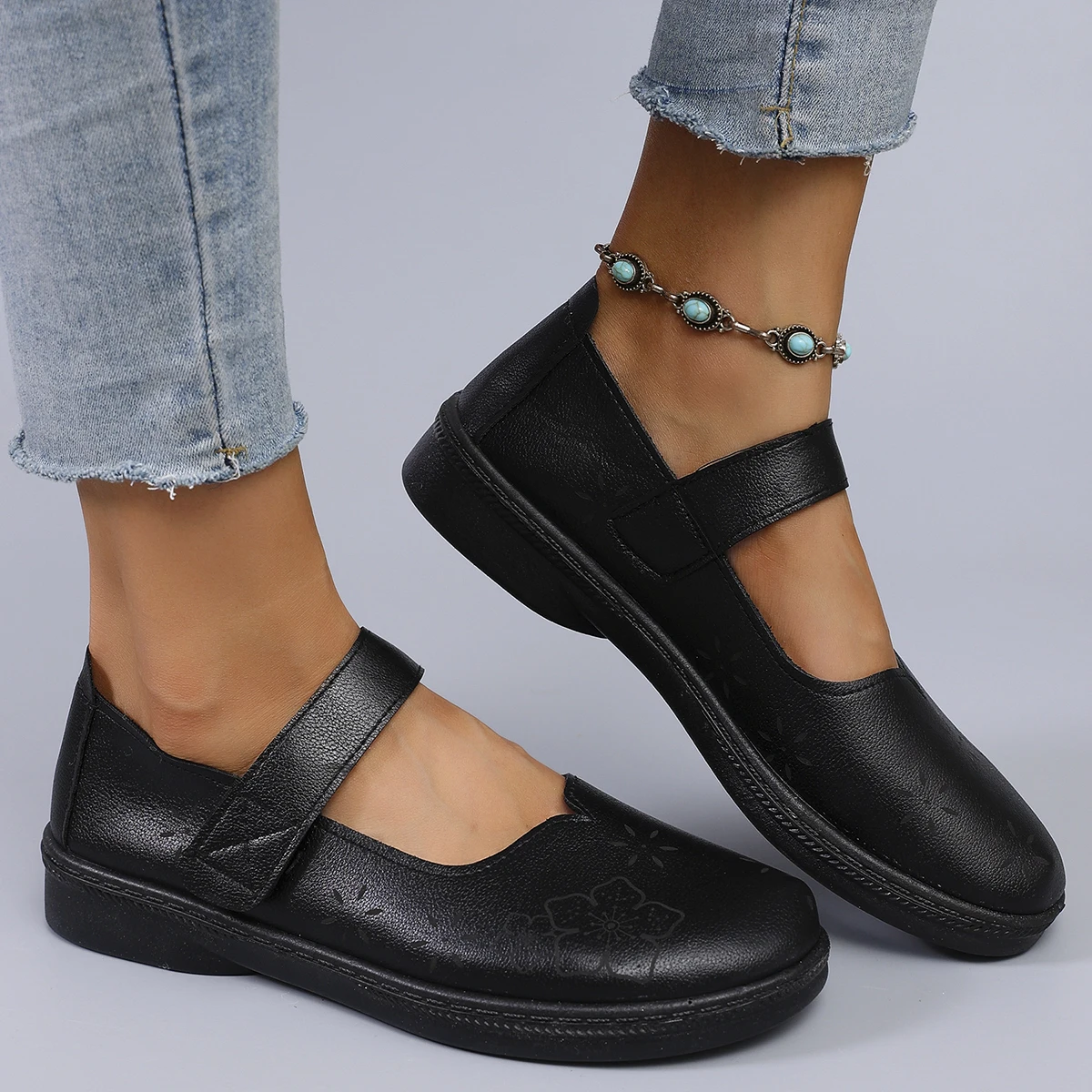 Spring and Autumn New Product Women\'s Black Simple Breathable Fashion Buckle Small Leather Shoes Flat Shoes