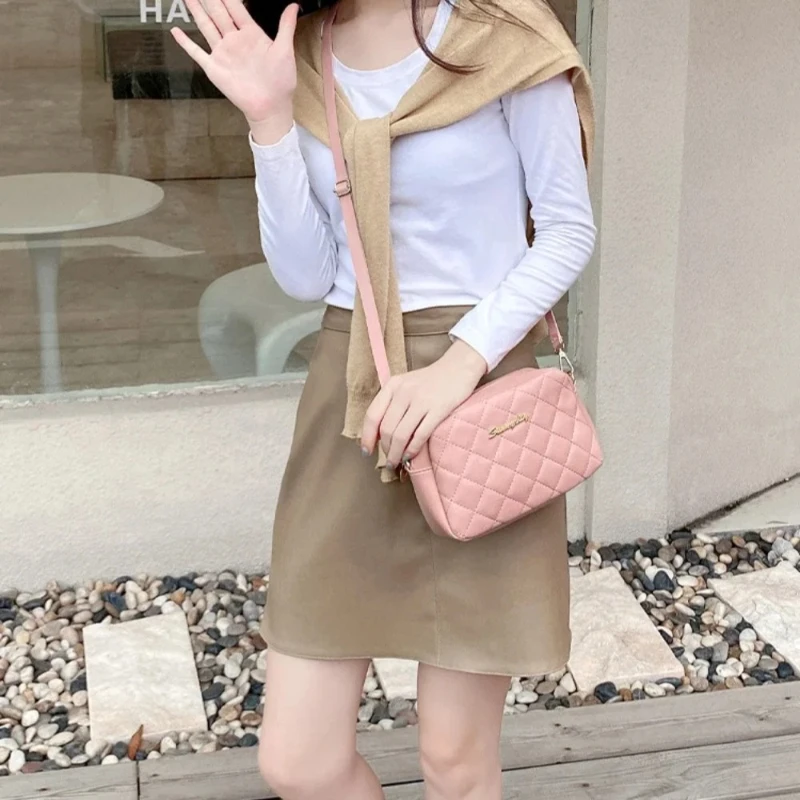 Women's Trendy Small Messenger Bag with Lingge Embroidery Tassel Detail Fashion Chain Crossbody Shoulder Bag for Camera