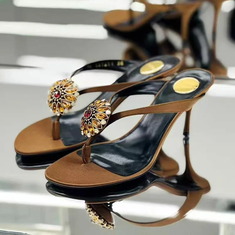 

Роскошные тапочки с кристаллами и цветочным украшением, женские пикантные шлепанцы, элегантные банкетные дизайнерские шлепанцы на тонком высоком каблуке