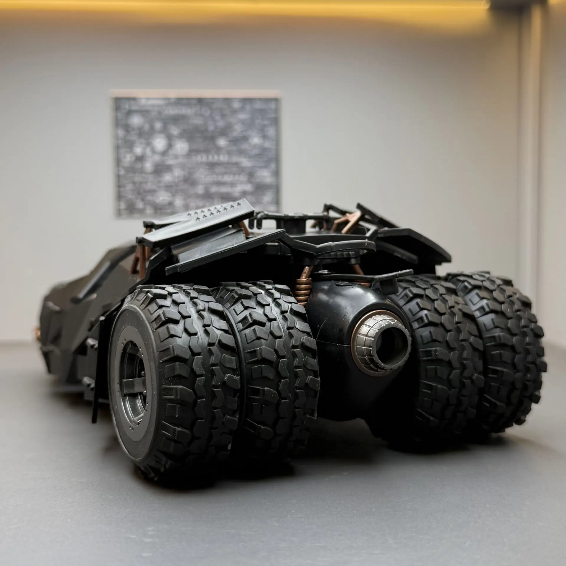 ミニカー New Batmobile Tumbler Model Car Figure 1:24 BAT Batmobile Tumbler Alloy Car Diecasts & Toy Vehicles Car