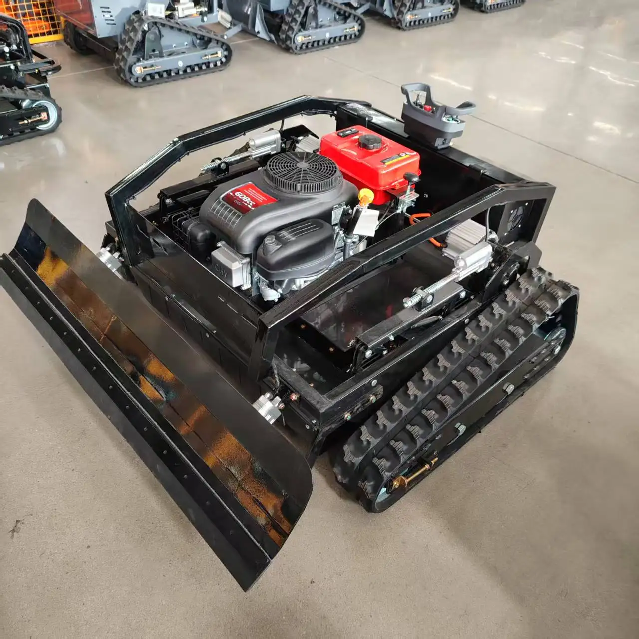 Robot Crawler Remote-Controlled Lawn Mower, with CE-EPA Certificate, 550mm, 800mm, 1000mm Factory Cheap Lawn Mower
