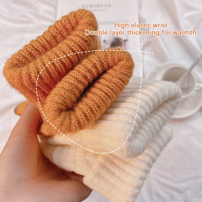 1Pair Women Touch Screen Winter Gloves Autumn Winter Warm Thick Gloves Skiing Gloves Casual Windproof Glove Girls Accessories