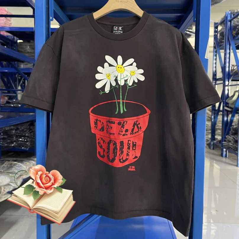 

Washed Short Sleeve Saint Red Potted Plant Sunflower Print T-shirt Hip Hop High Street Tee Men Women Best Quality Cotton T Shirt