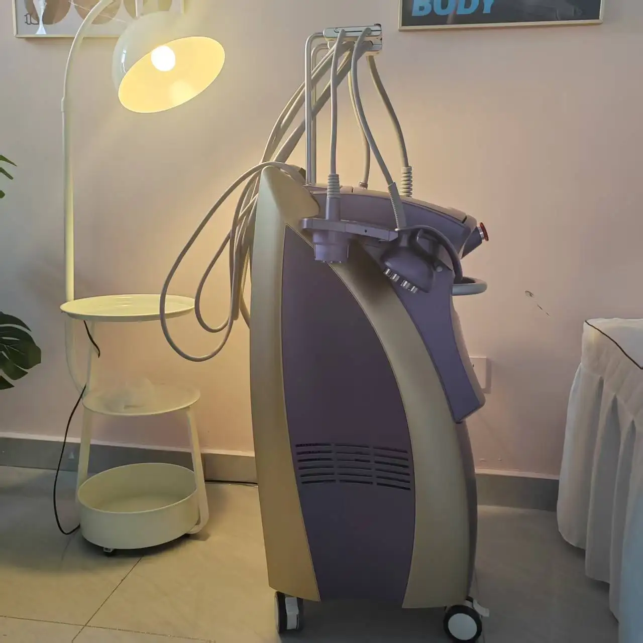 

Venus Legacy Machine RF And Magnetic Field Therapy Technology Skin Tightening Body Shaping Vacuum Fat Burning Cellulite Removal