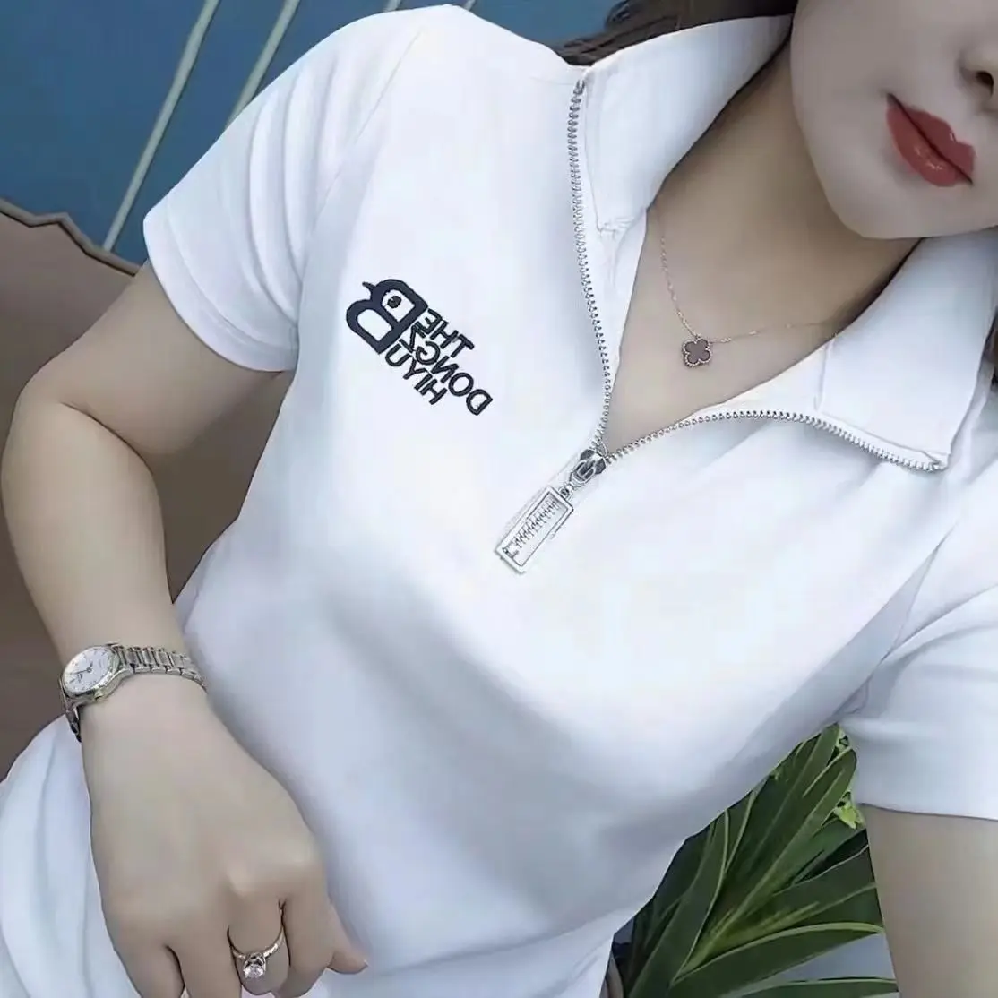 High-End Summer Women's T-irt Zipper Leading Stripe Faionable ort Sve Cover Belly Ele Top for Middle-Aged Mothers