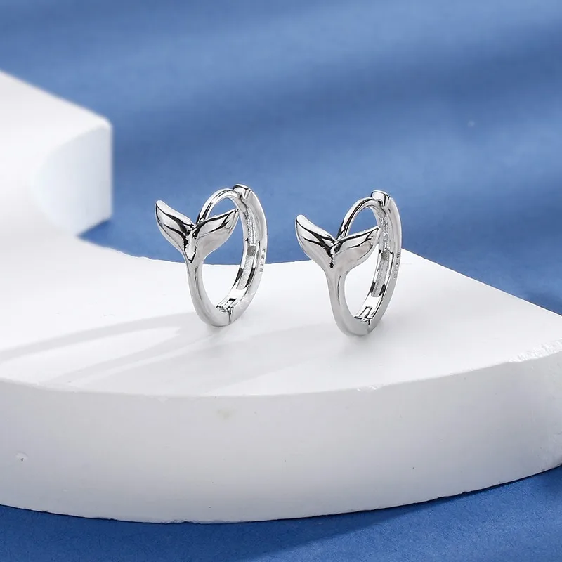 A Girl 1Pair Fish Tail Ear Buckle Simple Romantic Small Whale Tail Earring For Women Girl Fashion Silver Color Jewelry Gift