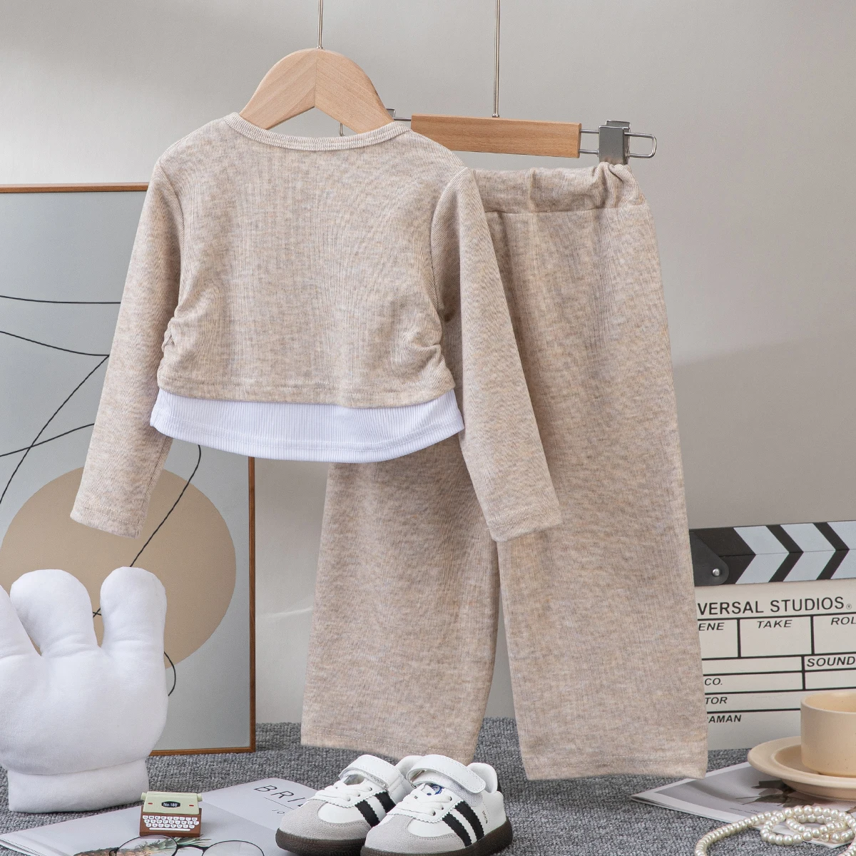 Girls' Solid-Colour Spring/Autumn Long-Sleeved Top and Trousers Casual Two-Piece Set, Trendy Outfit, Children's Fashion Apparel