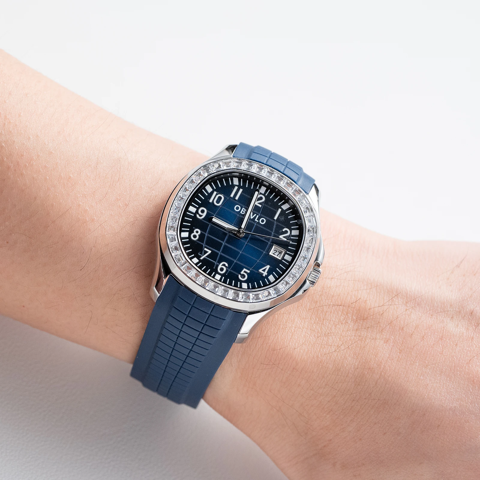 ساعة OBLVLO للرجال الفاخرة الماسية باللون الذهبي الوردي وتاريخ ميكانيكية أوتوماتيكية مقاومة للماء وحزام سيليكون أزرق رياضي FM-SL