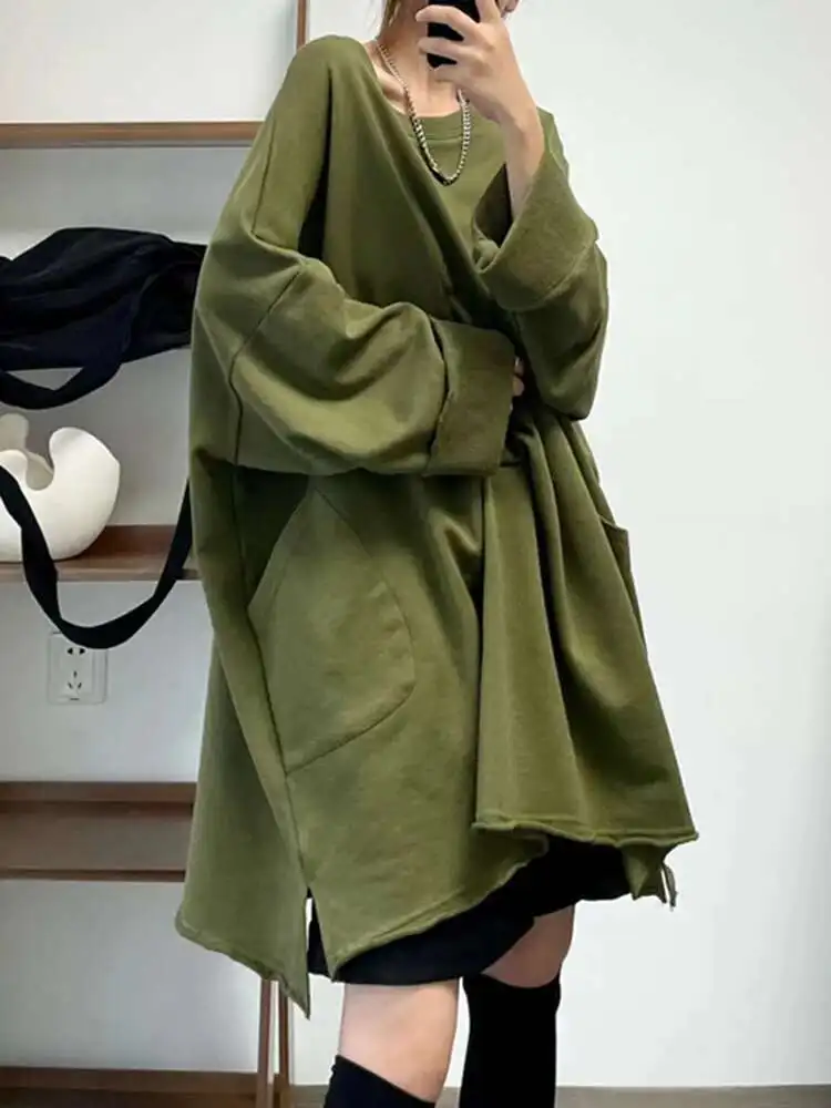 EAM Purple Big Pockets Casual Sweatshirt New Round Neck Long Sleeve Women Big Size Fashion Tide Autumn 2026 30A2867