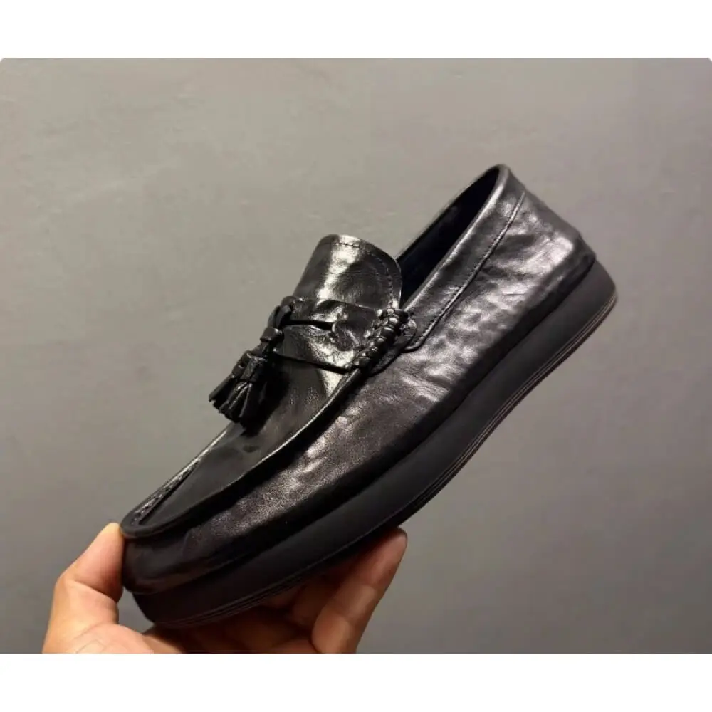 Handcrafted Black Leather Tassel Loafers – Superior Craftsmanship, Modern Elegance
