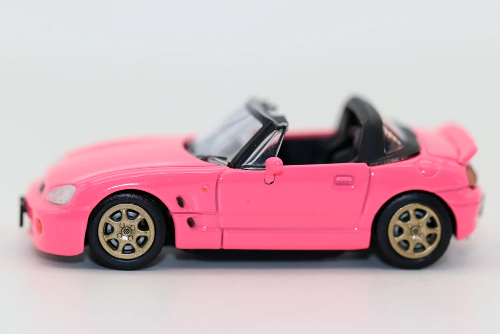 BM Creations 1:64 Cappuccino 1998 Pink w/Figure Diecast Alloy Toy Cars Simulation Model For Collection gift