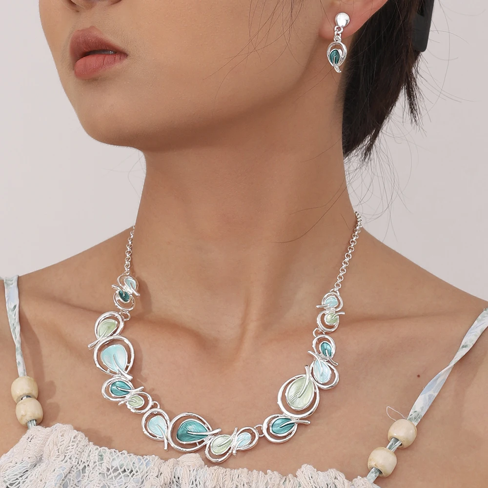 Ensemble collier et boucles d'oreilles goutte à goutte d'huile de cuir chevelu pour femmes, ensembles de bijoux de documents en or carillon, cadeau de Rhde fête de vacances, accessoires de mode