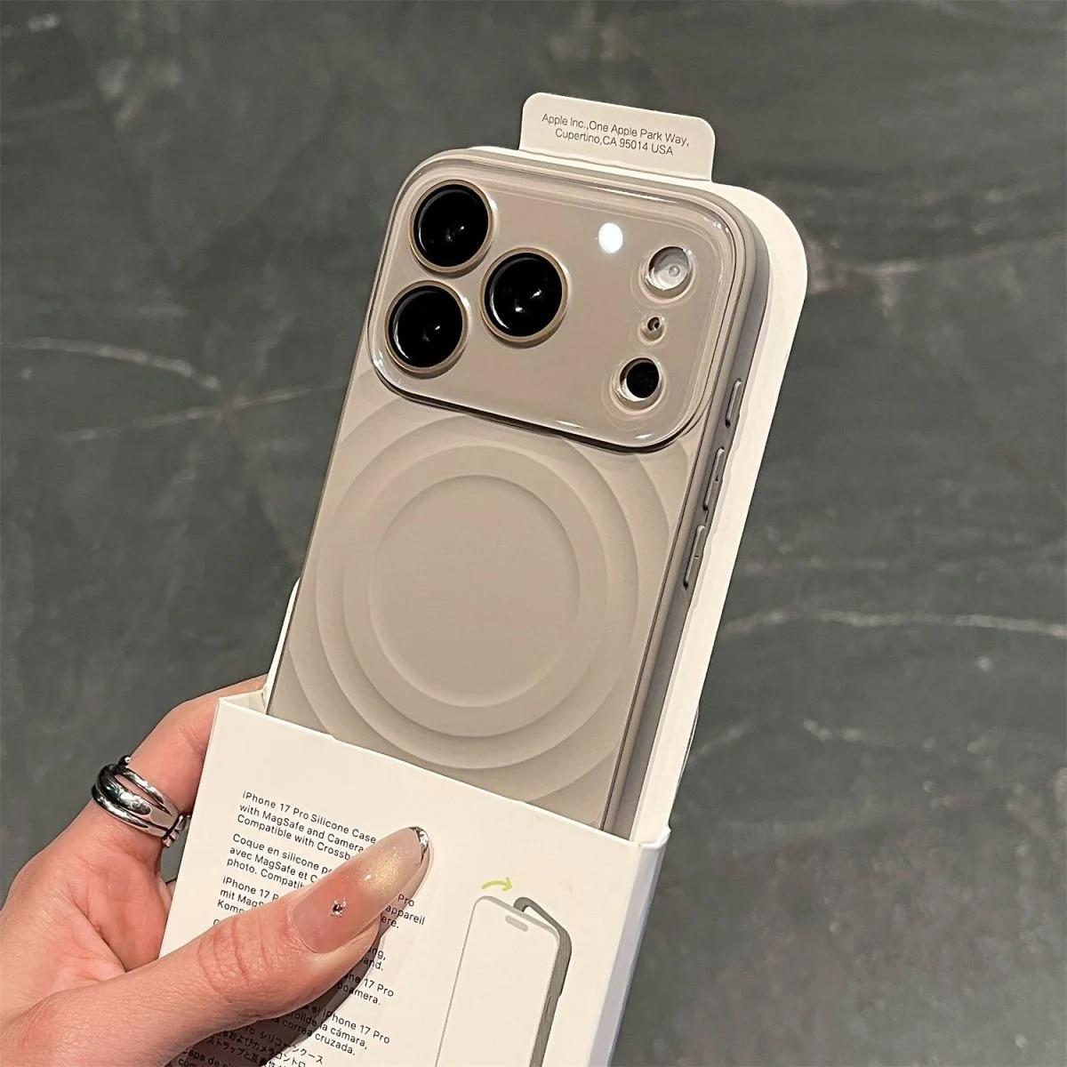 Modische Flüssig-Silikon-Handyhülle mit Wasserwellenmuster und großem Fenster für iPhone 17 16 15Pro Max 18Pro, Magsafe Magnetische Ladehülle – Detail 14