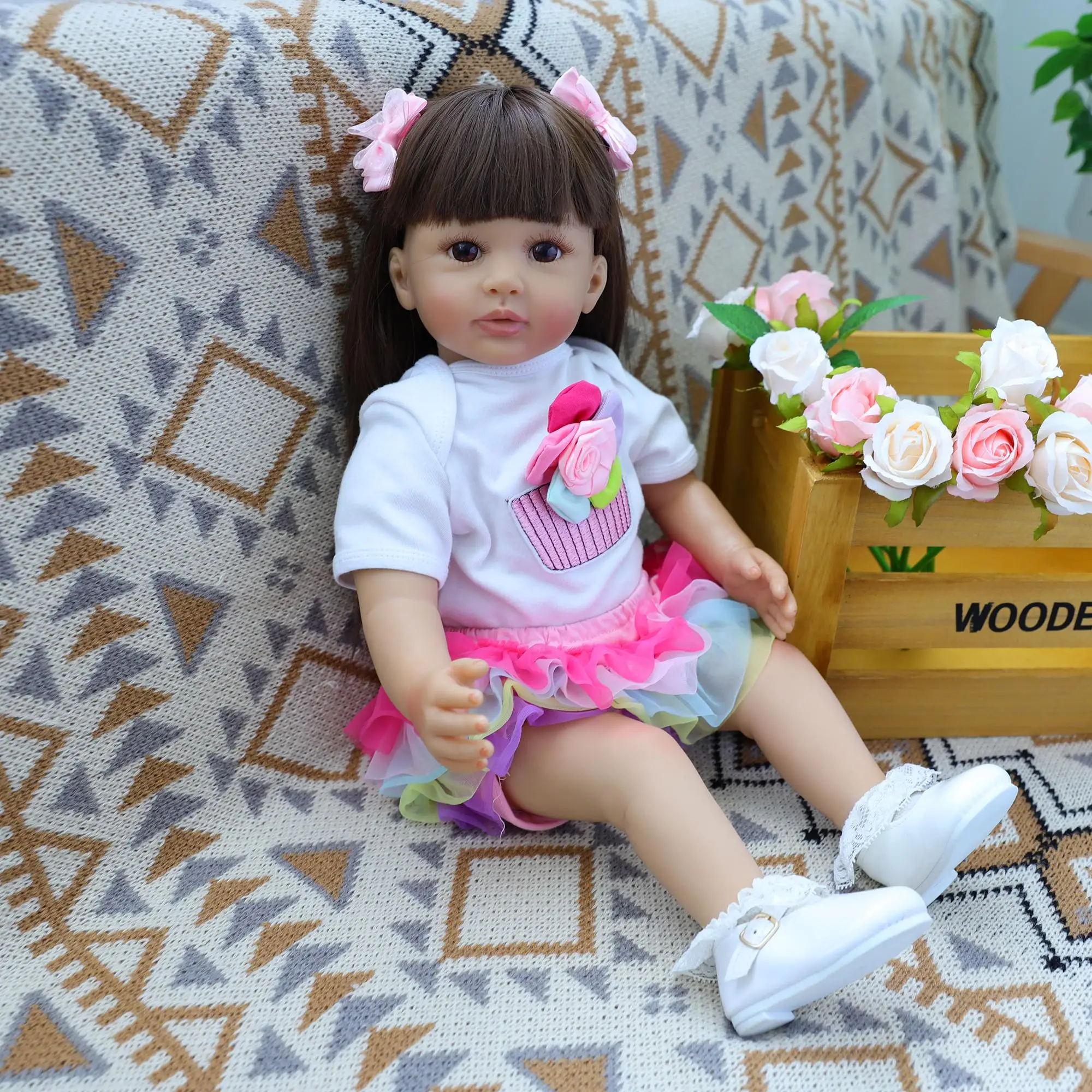 

A 55cm-long fully enamel doll that can be washed and reused, perfect for soothing and entertaining babies. It's a realistic baby