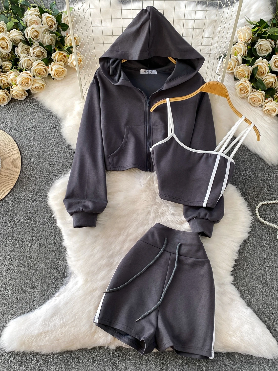 

Faionable Spor Tee-Piece Set Women's ort Zipper Hooded Jaet with Chest Pad Strap And Butt-Lifting orts