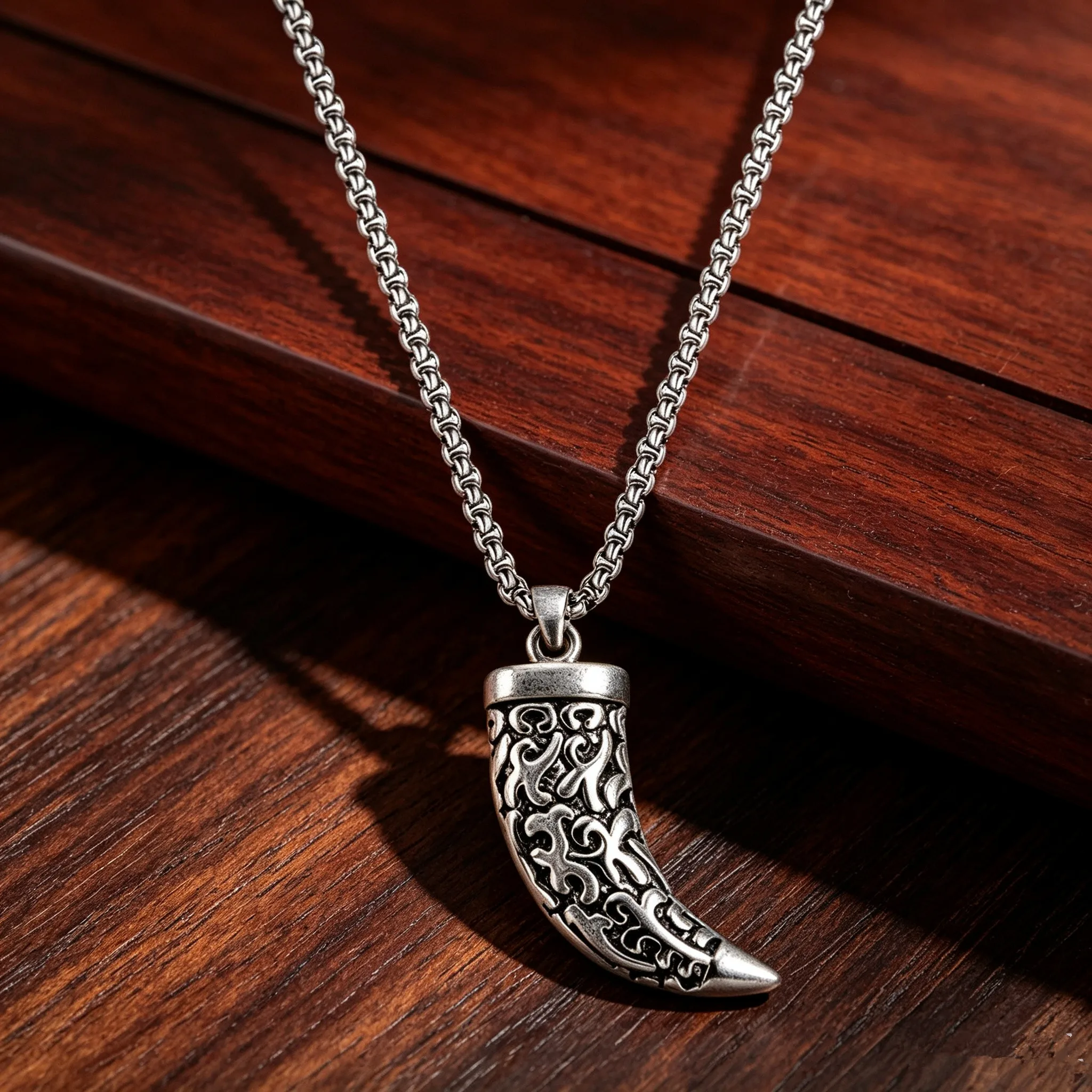 Vintage Carved Wolf Tooth Pendant Necklace for Men Stainless Steel Antique Silver Totem Tusk Box Chain Gothic Biker Amulet State