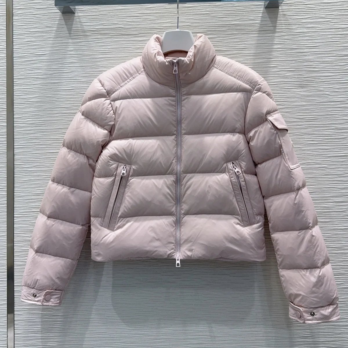 High Quality Women Cropped Stand Collar Down Jacket Horizontal Quilted Warm Zipper Outerwear lyt26101244