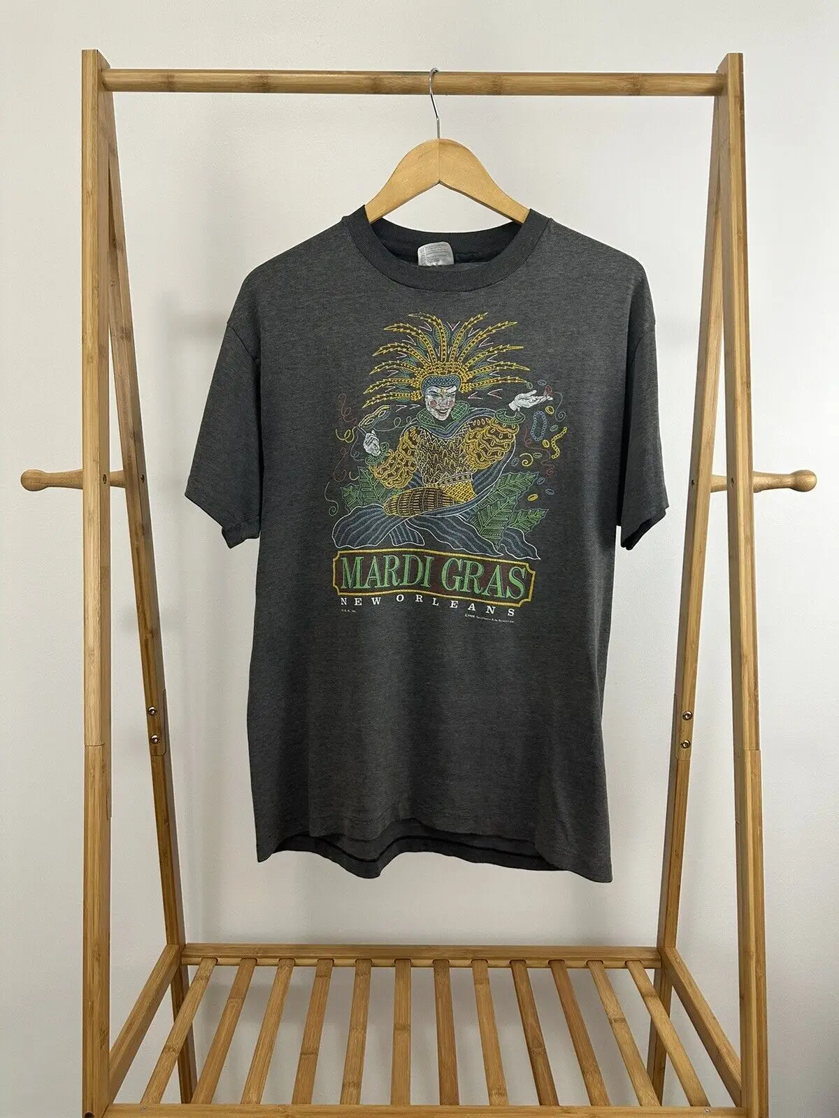 

VTG 80s Mardi Gras New Orleans Jester Super Faded Paper Thin 50/50 T-Shirt XL