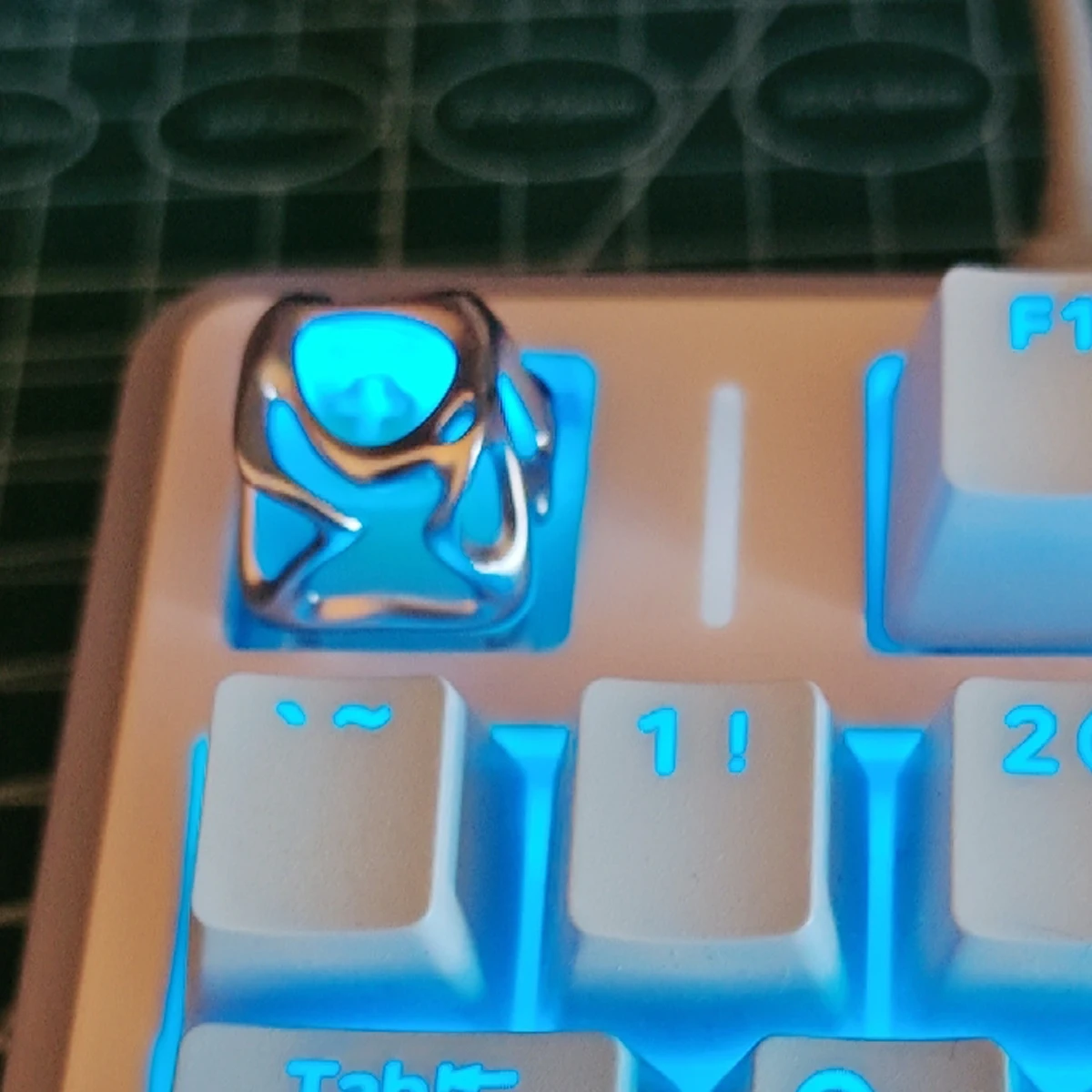 

Custom Metal Texture Translucent Keycaps Electroplating RGB Backlit PC Keycap for MX Switches Mechanial Keyboard DIY Accessories