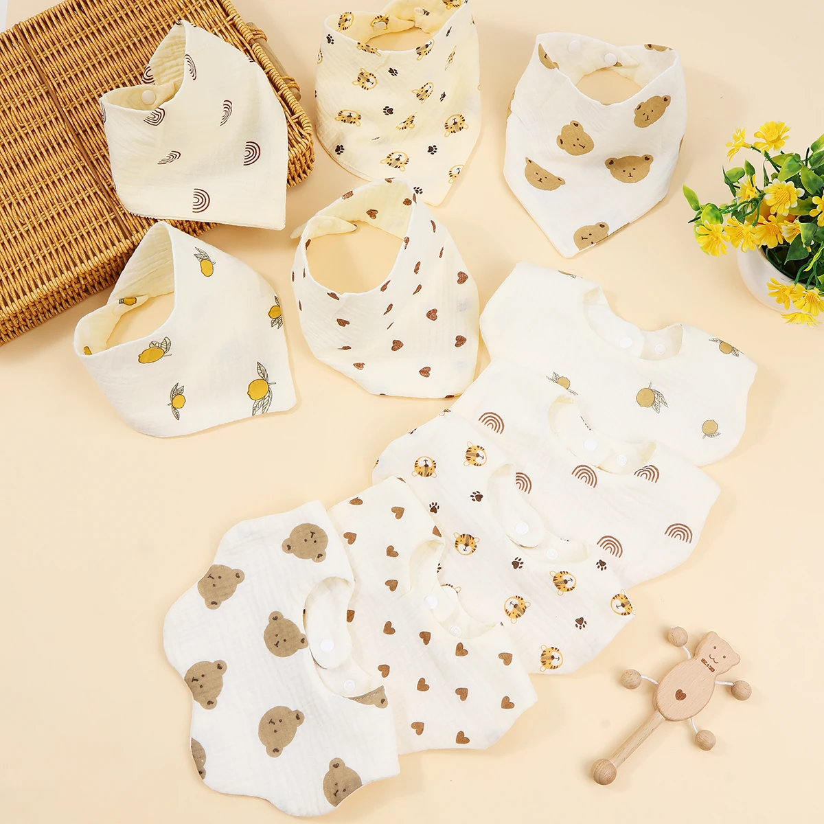 

2pcs Baby Cartoon Gauze Muslin Baby Kids Bandana Feeding Burp Cloth Soft Newborn Infant Saliva Towel Baby Girl Boy Accessories