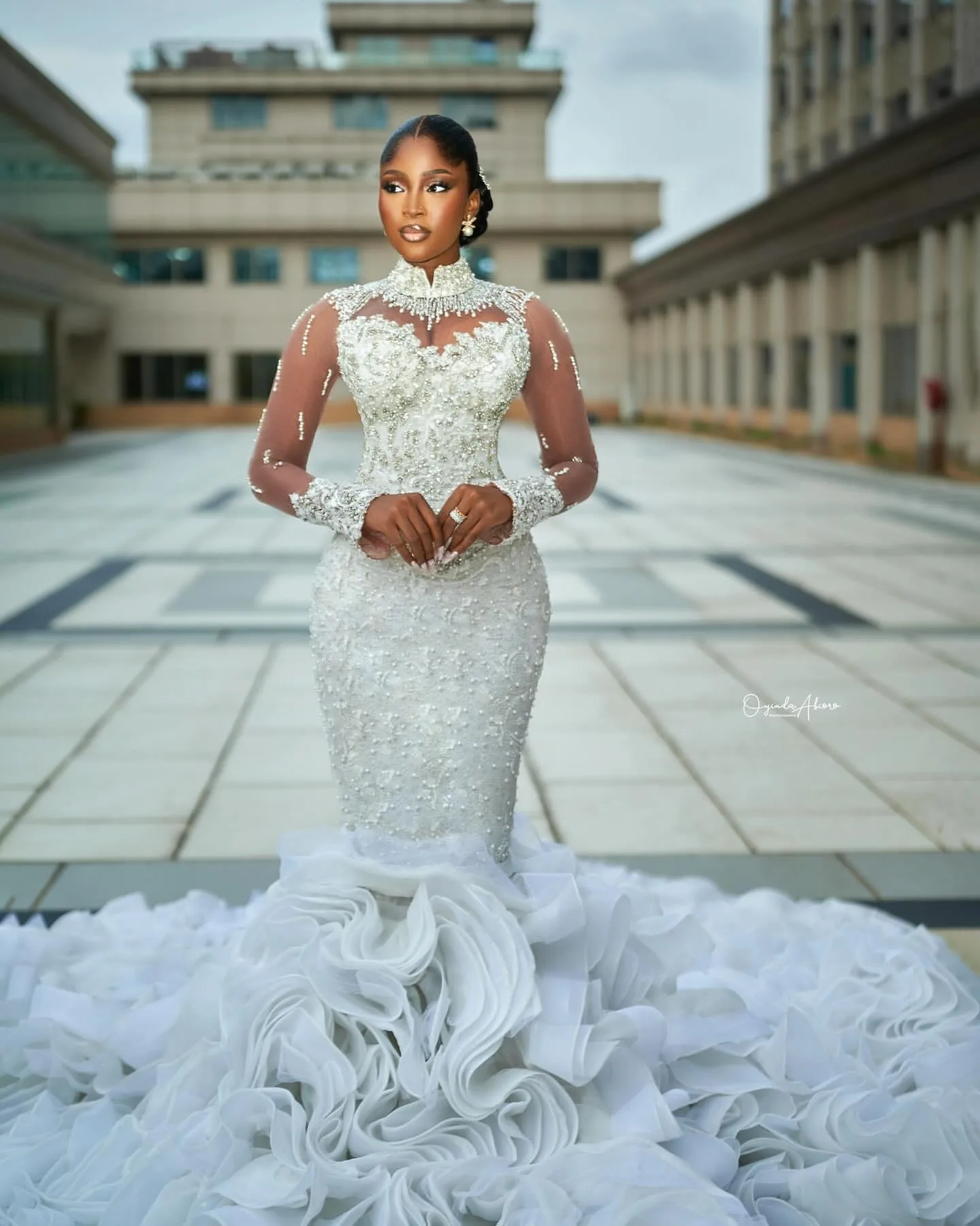 Vestido de novia árabe Aso Ebi con cristales brillantes y cuello alto personalizado para novia, vestido de novia de manga larga con volantes escalonados