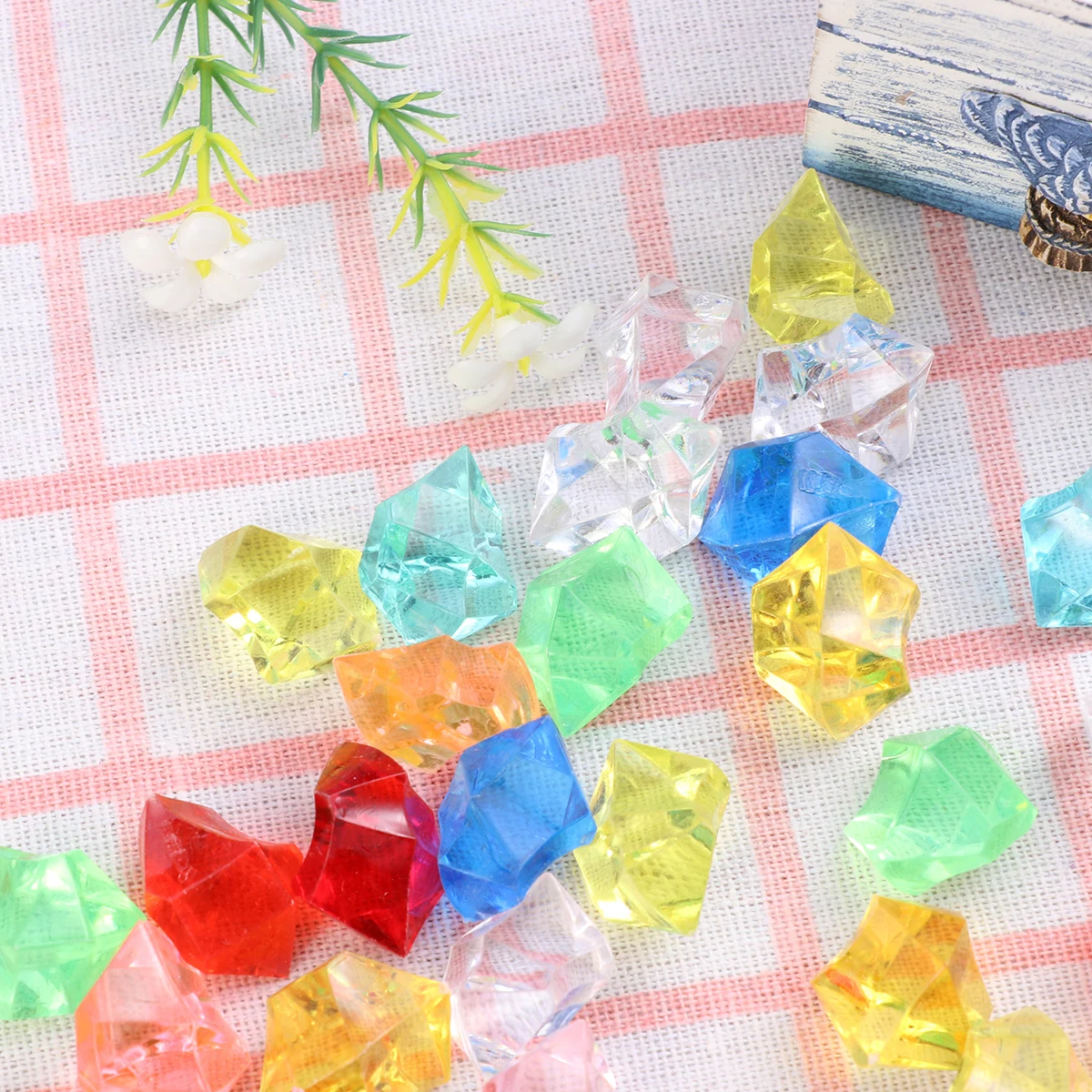 

50 Pcs Acrylic Crystal Stones Decorative Fish Tank Vase Fillers Clear Glittering Cube Marbles Garden Art Wedding Party