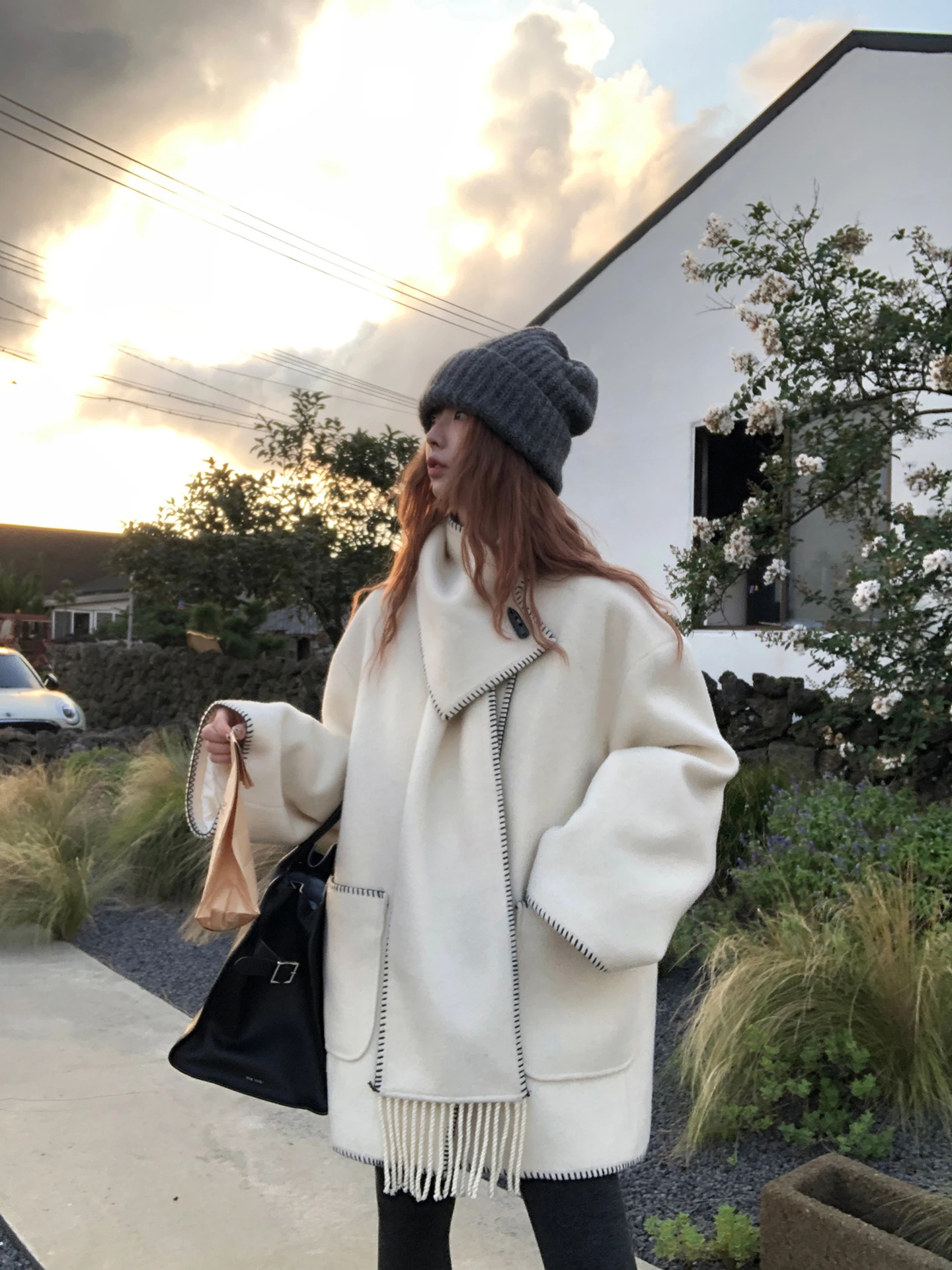 معطف صوف أحمر أنيق للنساء بتصميم قصير لفصل الشتاء مبطن بالقطن مزيج من الصوف ملابس خارجية باللون الأبيض مناسب للتنقل اليومي وعصري #2