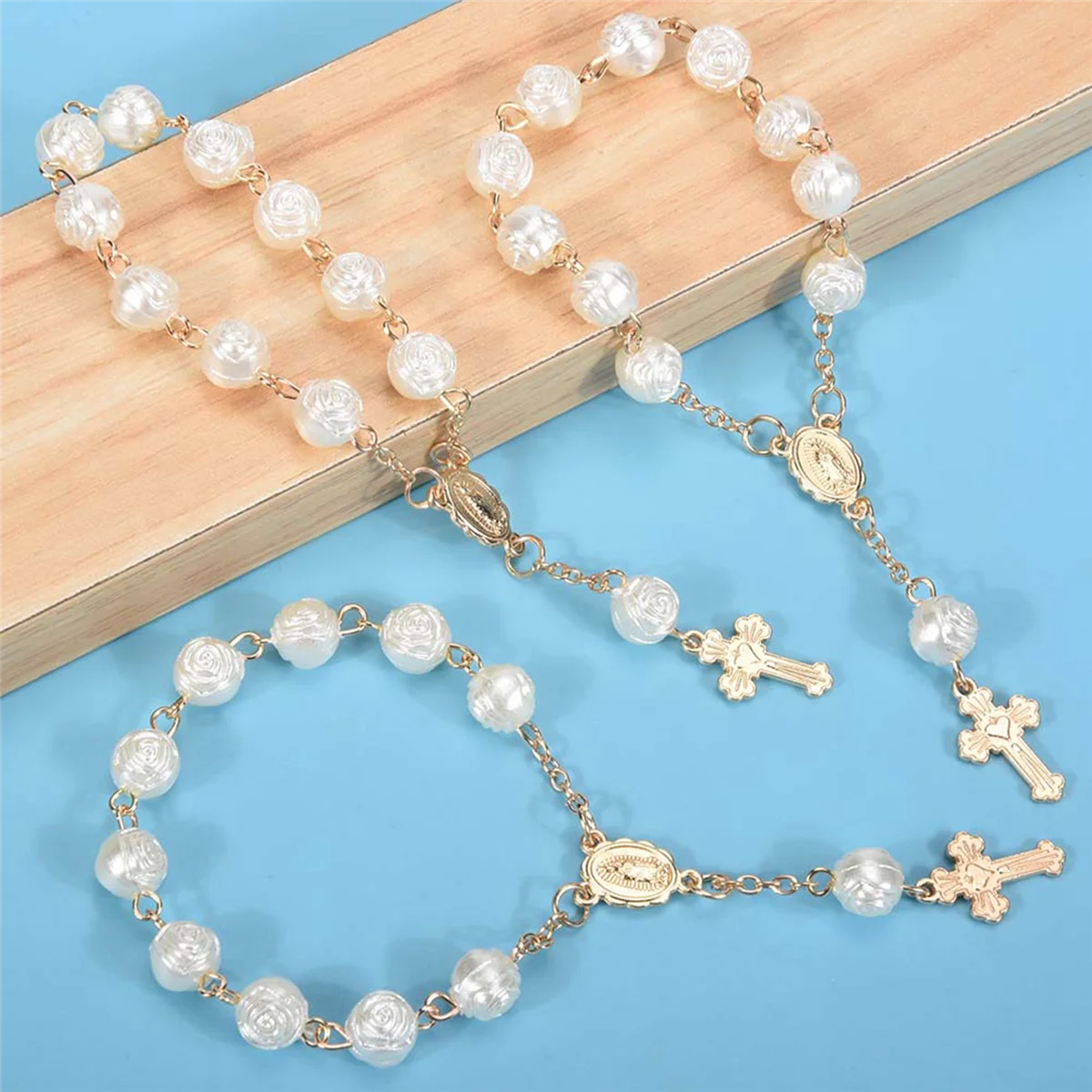 Image of Armbänder 20 Stück Taufe Gefälligkeiten mit Kreuz Mini Rosenkranzen Acryl Perlen Armband Taufe Kommunion Finger Rosarie Armband