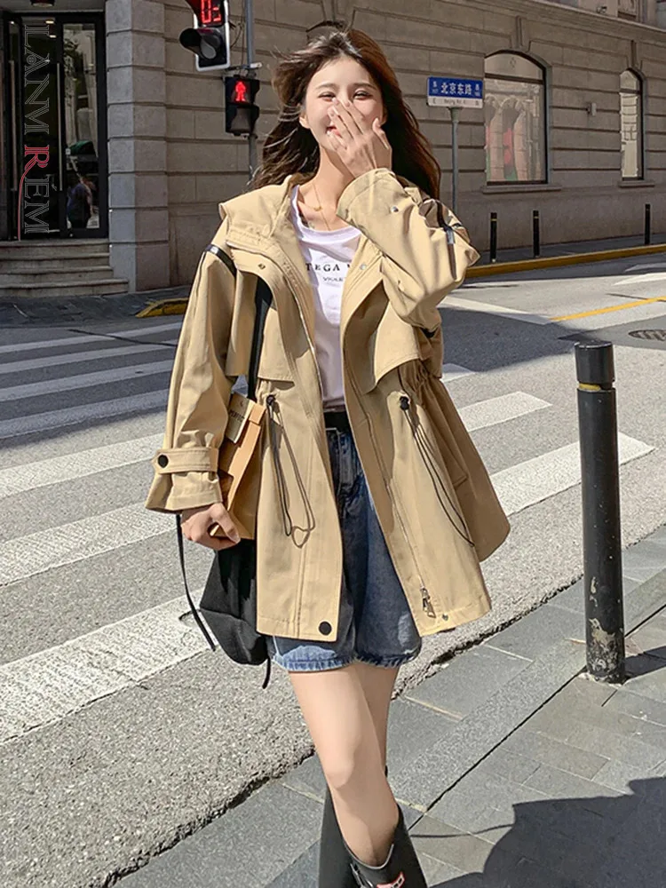 

LANMREM Safari Style Trench For Women Hooded Solid Color Zipper Design Drawstring Gathered Waist Coat 2024 Autumn New 2Z2113