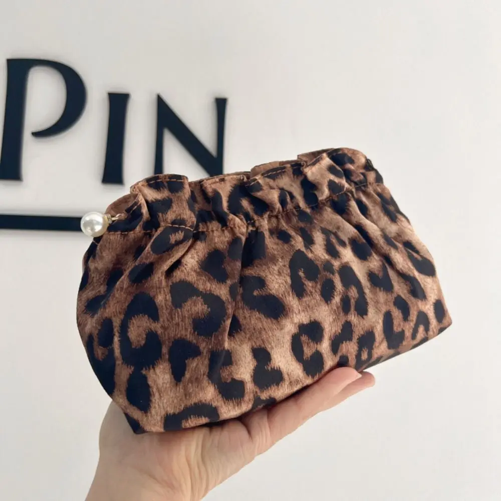 Fashion Pearl Zipper Women Makeup Bag Large Capacity Leopard Printed Travel Organizer Pouch Portable Handbag Travel Use