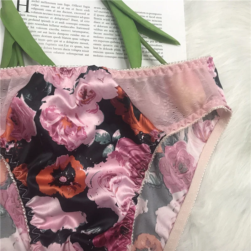 

Sexy Men's Satin Silk Floral Briefs Cross-dressing Lace Silky Touch Low-waisted Panties Erotic Couple Underpants Sissy BF