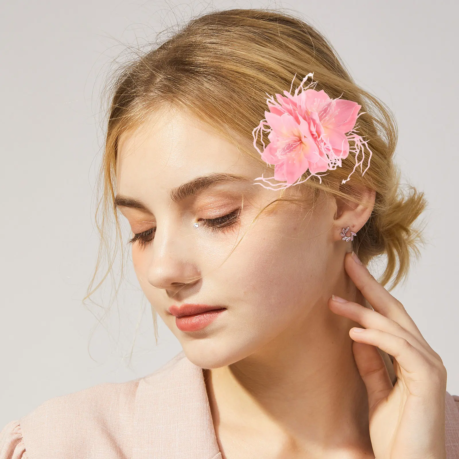2Pcs Hawaiian Flower Hair Clips Handcrafted Tropical Floral Claw Clip for Women Secure Fit Lightweight Styling Hair Accessories