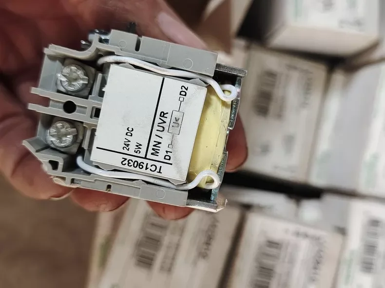LV429410 LV429840 Molded Case Circuit Breaker MCCB For Industrial Distribution Cabinet