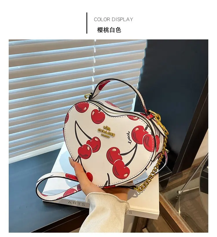 

2025 Summer Trend! Stylish Heart - Shaped Handbag with Classic Old Floral Design - Shoulder Bag for Fashionistas