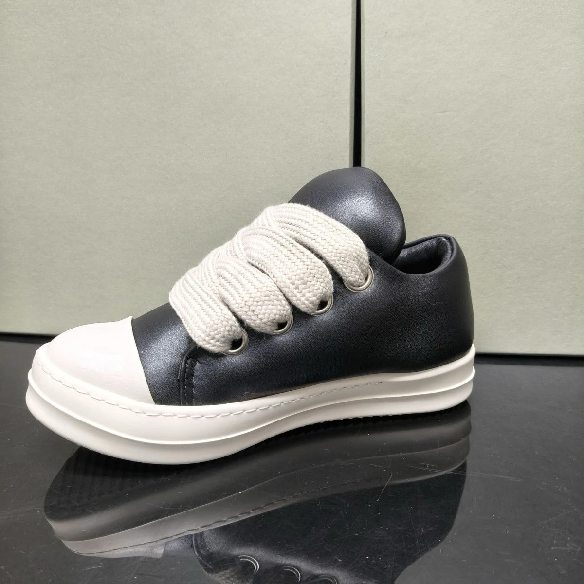 

Ro- High Quality Men Sneakers , Leather Male Low Top Shoes Women Casual Shoes,Coarse Shoelaces ,Heel Enhancer Shoes,Bread shoes