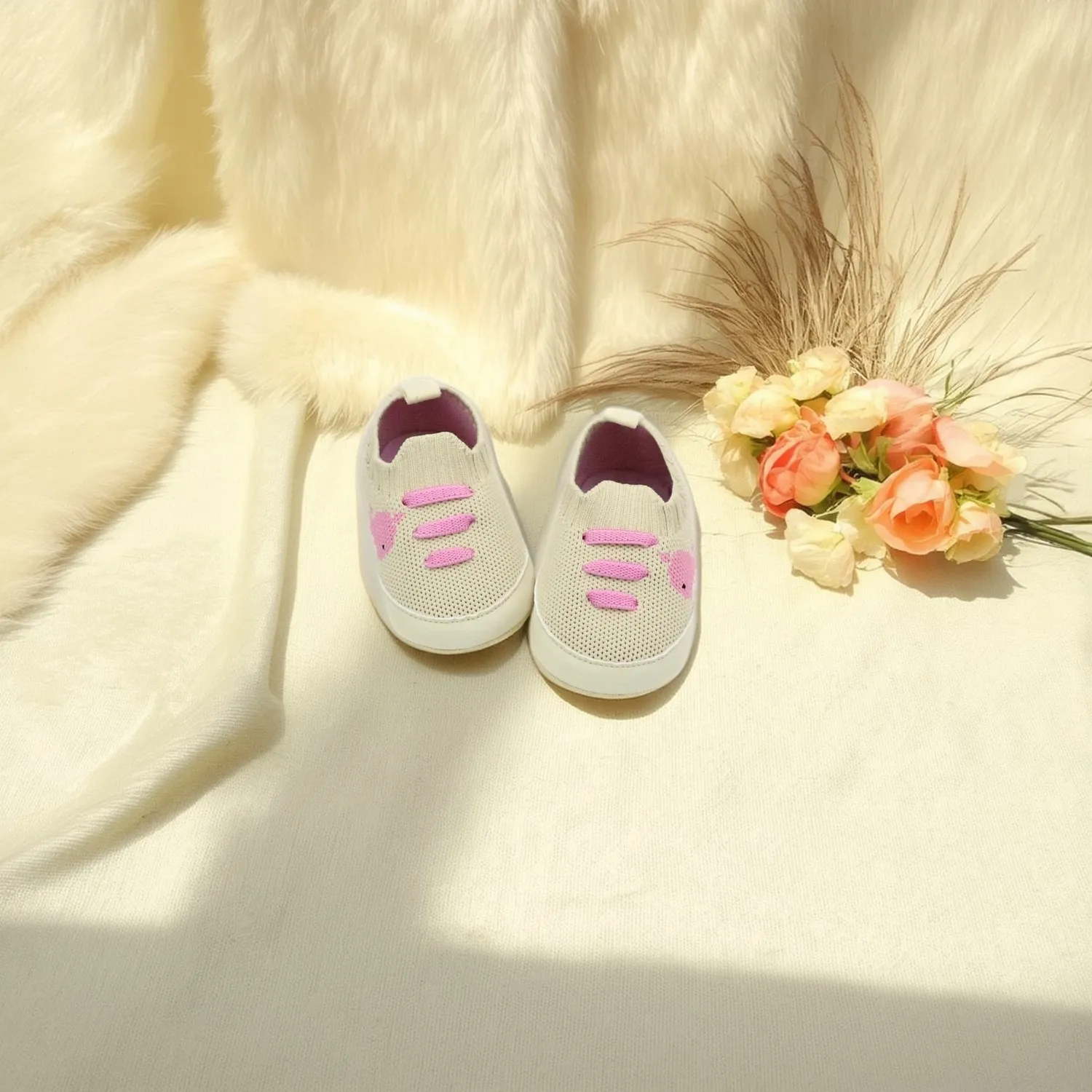 

Female baby canvas shoes, casual shoes, baby walking shoes, hollow out anti slip breathable 0-1 year old