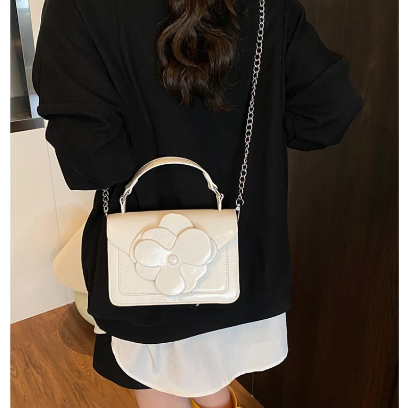 

Senior sense of niche design flower handbag bag female 2025 new foreign gas hundred partner commuting shoulder bag crossbody bag