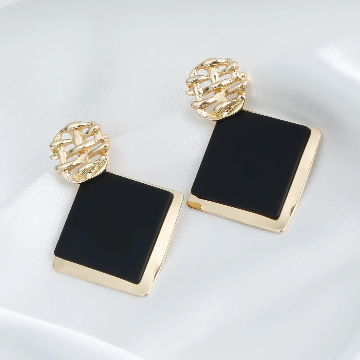 Vintage Two Layer Rhombus Shape Dangle Earrings for Women Hollow Golden Metal Lattice Drop Earrings Geometry Party Punk Jewelry
