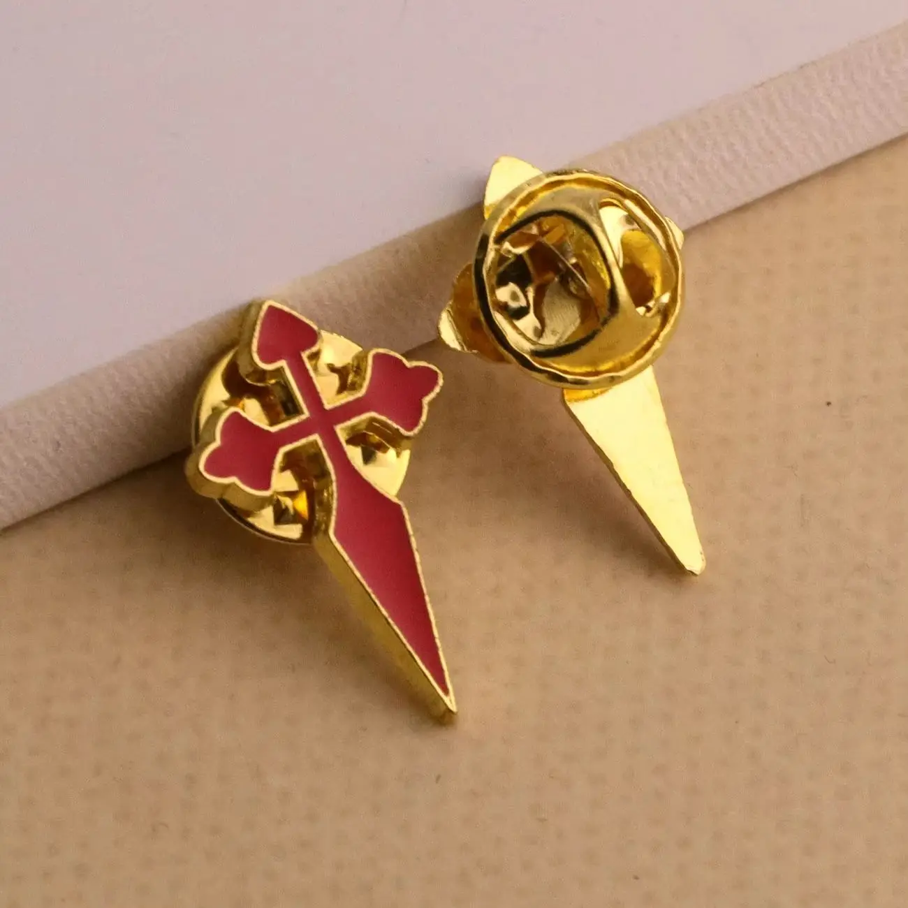 10Pcs Saint James Crusader Crucifix Cross Brooches Catholic Enamel Red Cross Badges Lapel Pin for Clothes Jewelry Accessories