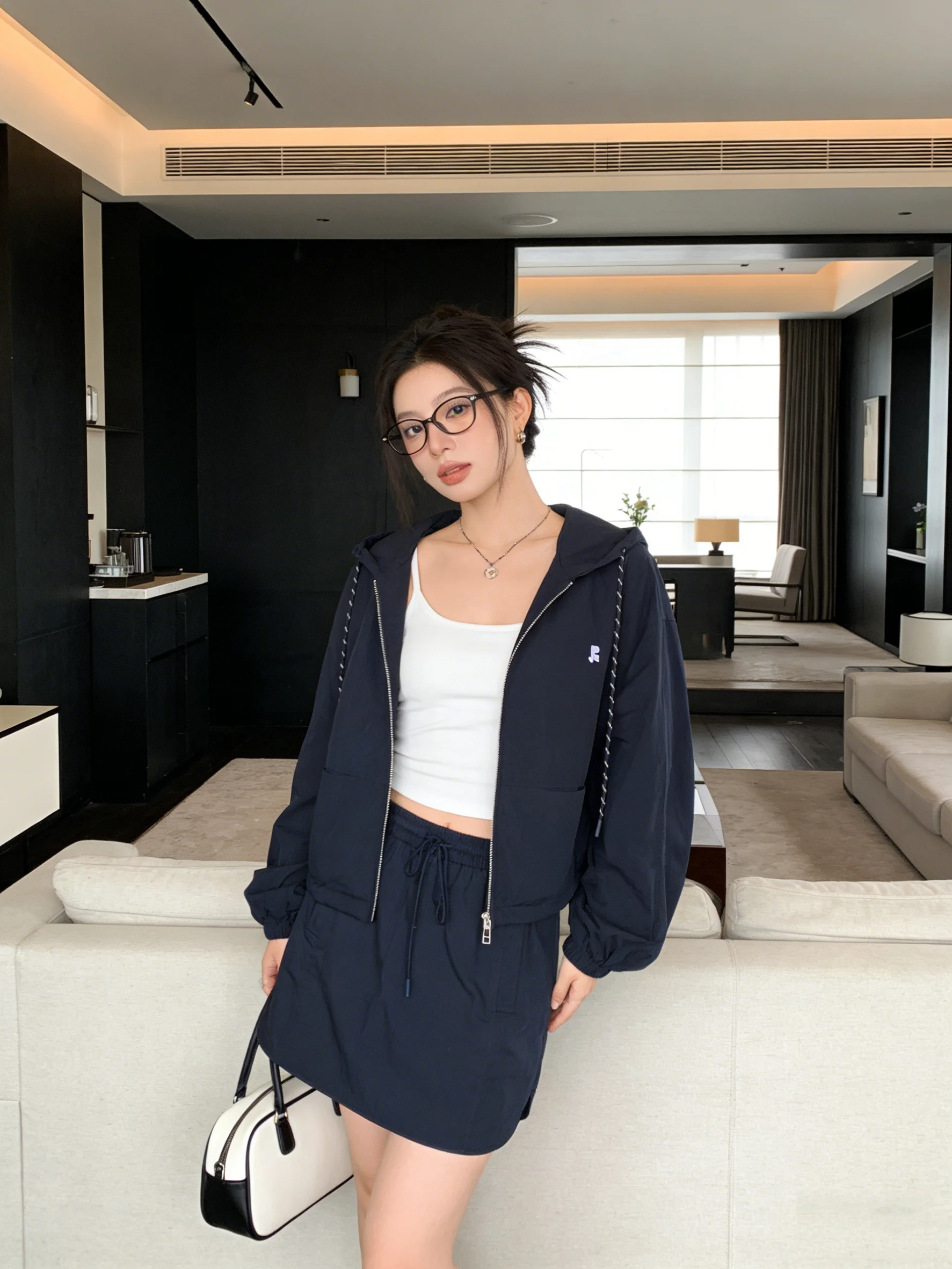 

Повседневный комплект из куртки и юбки с высокой талией, женский, с длинными рукавами, воротником-стойкой, капюшоном, ветровка, модный комплект из двух предметов