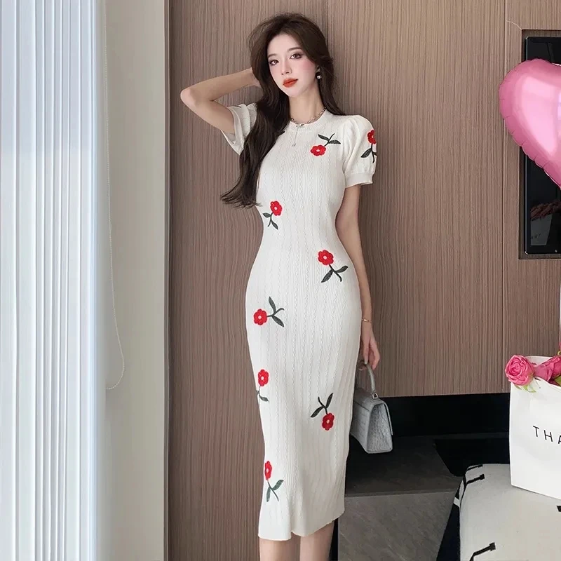 

Embroidered Rose Knitted Dress Womens New Fashion Temperament Runway Designer French Puff Sleeve Summer Dresses